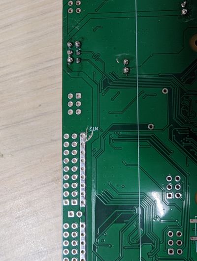 isoler un VIA qui court-circuite 5V et GND