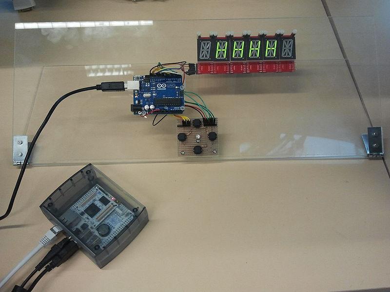 Fichier:Banc Afficheurs.jpg