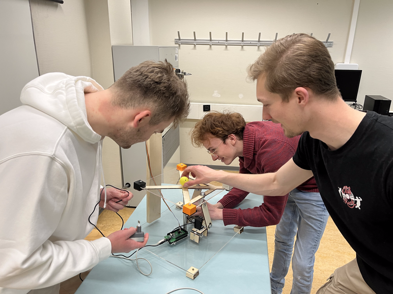 Fichier:Presentation groupe labyrinthe autonome.png