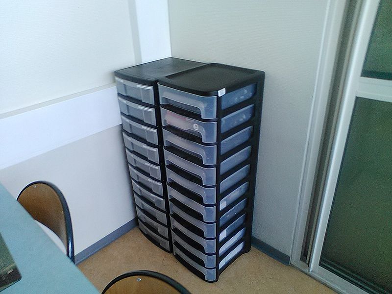 Fichier:SalleE304Rangements3.jpg